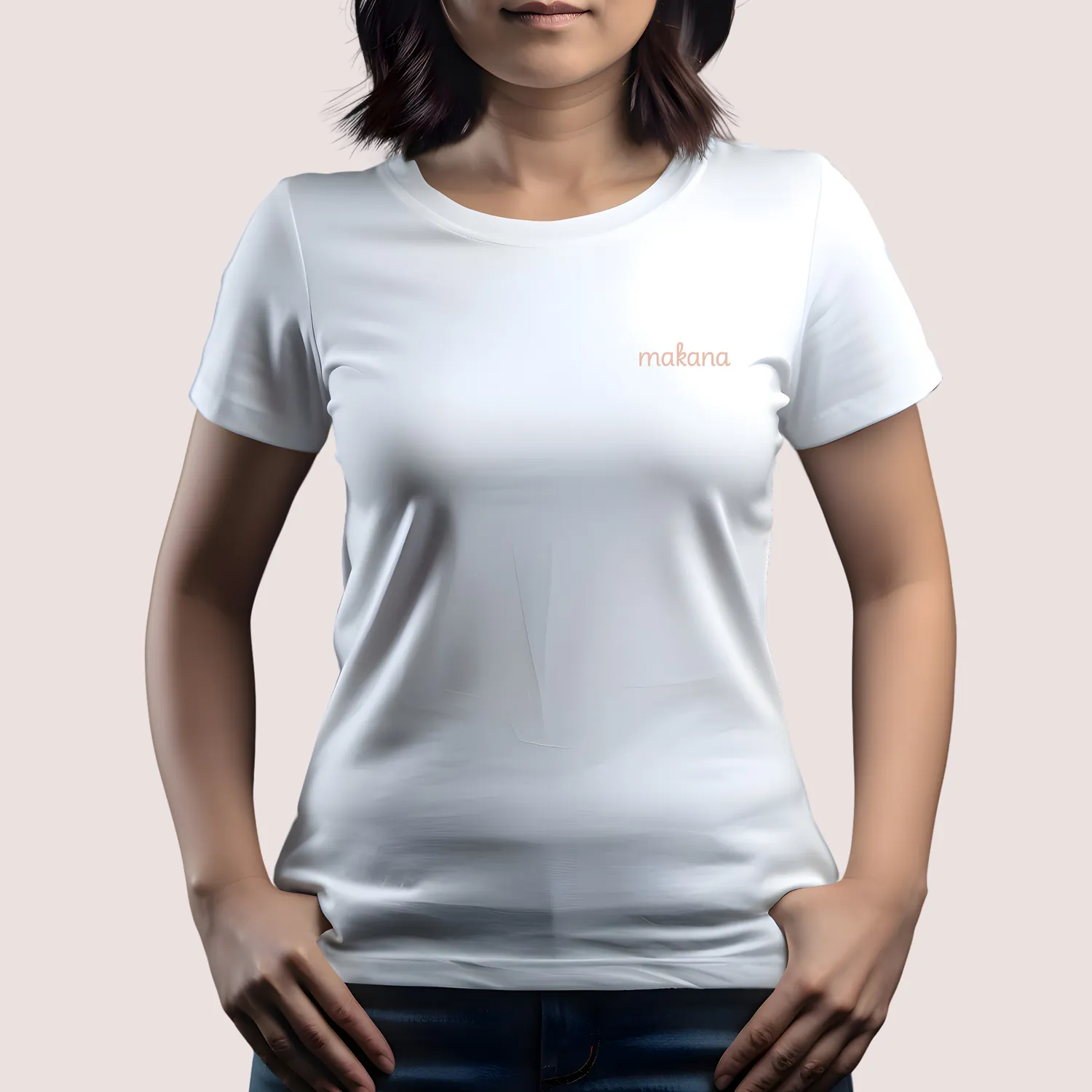 Camiseta blanca con el logotipo de Makana al pecho