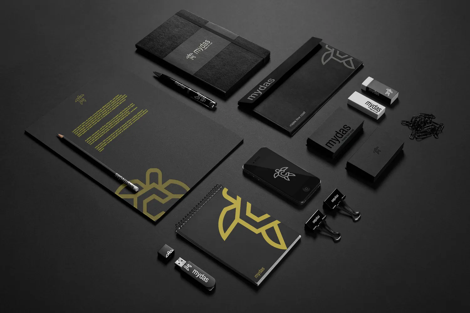 Papelería corporativa de Mydas en negro y dorado